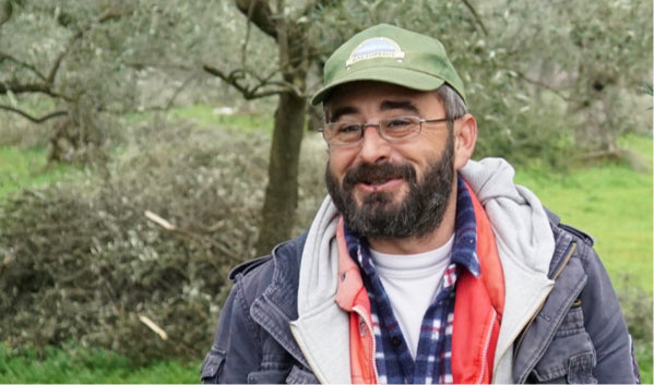 Treffen Sie Yianni, Handwerker am Fuße des Taygetos-Gebirges Treffen Sie Yianni, Handwerker am Fuße des Taygetos-Gebirges